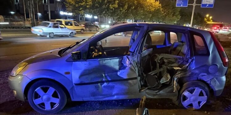 İki avtomobil toqquşdu: 2 yaralı