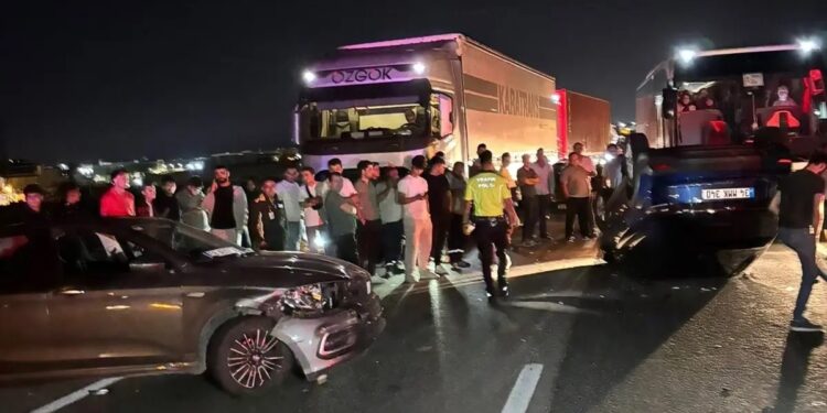 İki avtomobil toqquşdu: 2 yaralı