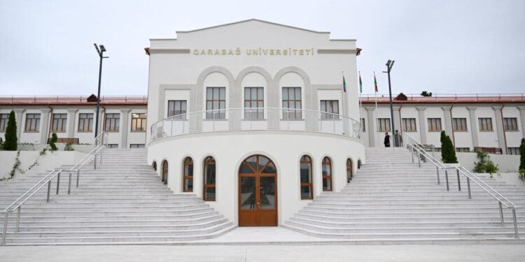 Bu il Qarabağ Universitetinə rus və ingilis bölmələri üzrə qəbul aparılmayacaq