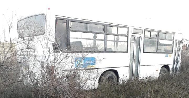 Sərnişin avtobusu yanacaqdoldurma məntəqəsinə çırpıldı