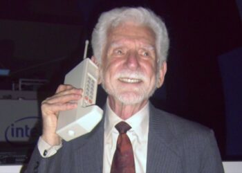 Bu köhnə telefonu 20 min manata sata bilərsiniz – FOTOLAR