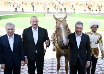 Azərbaycan Prezidenti İlham Əliyevə “Axaltəkə” atı hədiyyə edilib – FOTOLAR