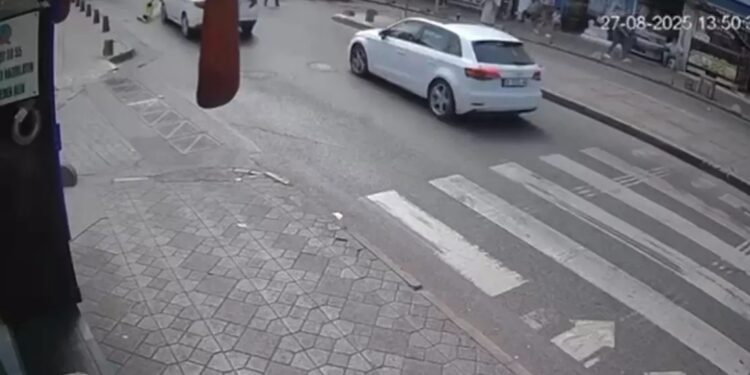 Baba və nəvəni avtomobil vurdu