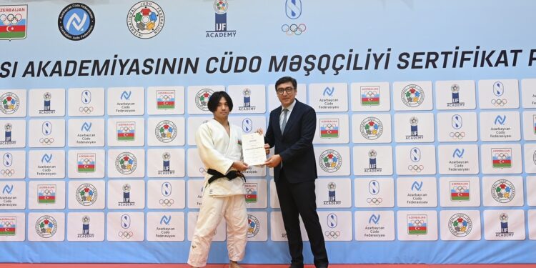 Cüdo məşqçiliyi üzrə proqramının iştirakçılarına sertifikatların təqdimolunma mərasimi keçirilib