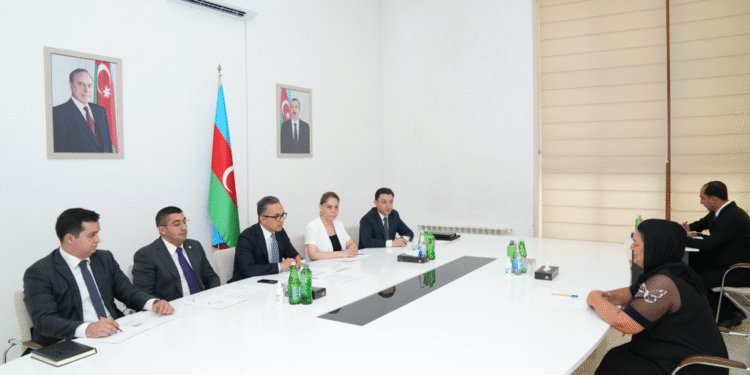 Dövlət Komitəsinin sədri Hacıqabulda vətəndaşları qəbul edib