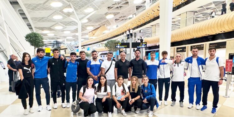 Azərbaycan milli komandası Türkiyəyə yola düşüb