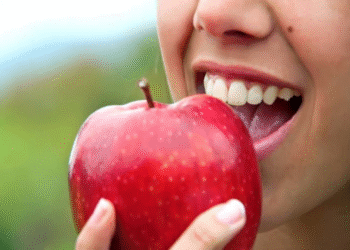 Almanı bu vaxt yesəniz, faydadan çox zərəri olacaq