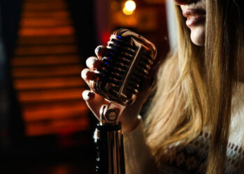 Azərbaycanlı xanım müğənni İranda yoxa çıxdı – FOTO