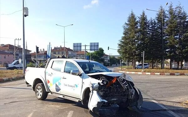 Pikap və minik avtomobili toqquşdu: 4 yaralı