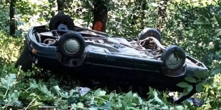 Avtomobil meşəyə aşdı: 3 yaralı