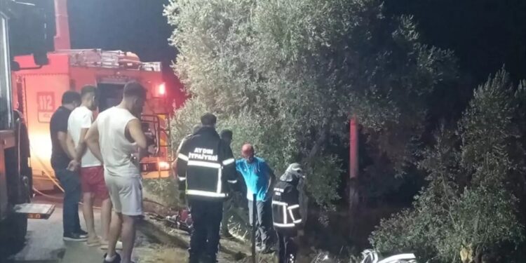 Avtomobil yol kənarına aşdı: 2 ölü, 1 yaralı