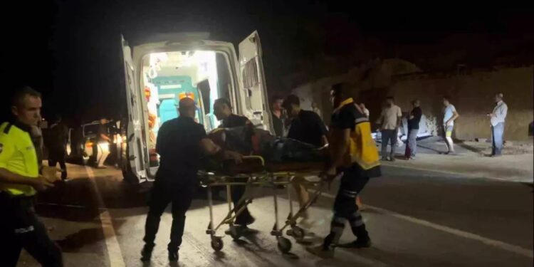 İki avtomobil toqquşdu: 3 yaralı