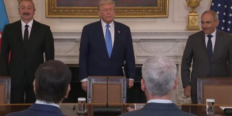 ABŞ Prezidenti Donald Tramp Ağ Evdə mətbuata bəyanatla çıxış edib