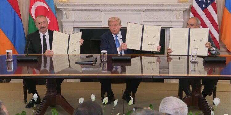 Üçtərəfli görüş baş tutdu - VİDEO