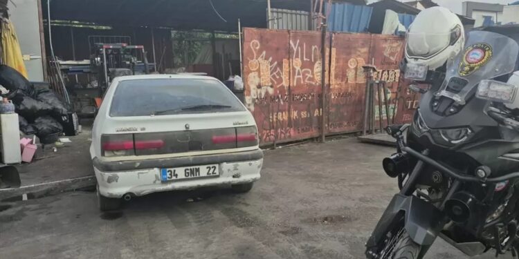 Minik avtomobili və motoseklet toqquşdu: Sürücü qaçdı