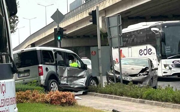 İki avtomobil toqquşdu: 1 yaralı