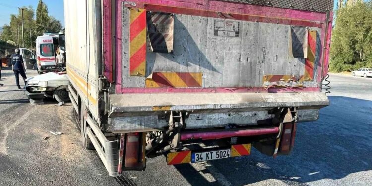 İki avtomobil toqquşdu: 2 yaralı