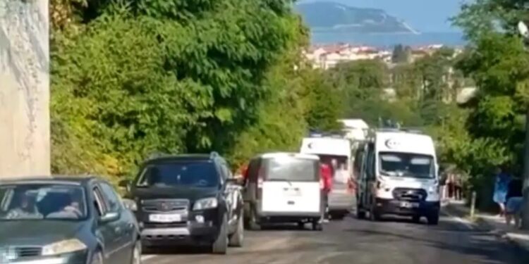 İki avtomobil toqquşdu: 6 yaralı