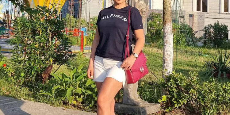 “Qadın tənha olanda diqqət cəlb etmək üçün hər yola əl atır”