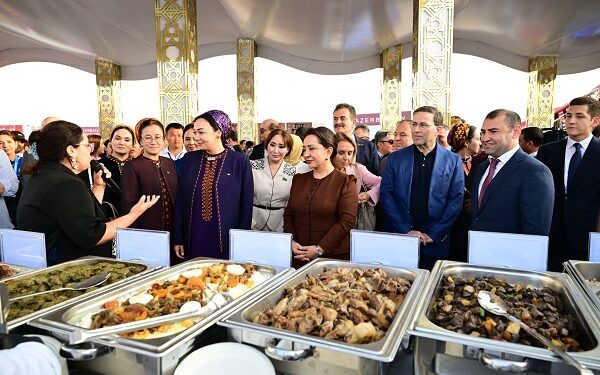 Türkmənistanda keçirilən beynəlxalq tədbirdə Azərbaycan milli kulinariya ənənələri nümayiş olunub