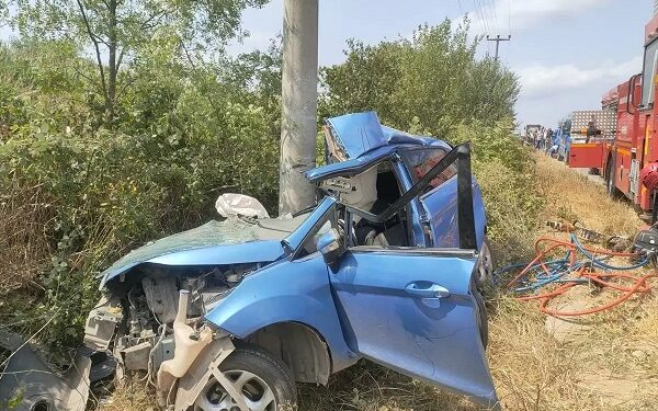 Avtomobil beton dirəyə çırpıldı: 14 yaşlı sürücü öldü