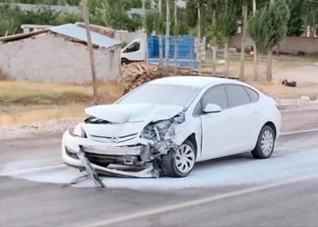 İki avtomobil toqquşdu: 3 yaralı