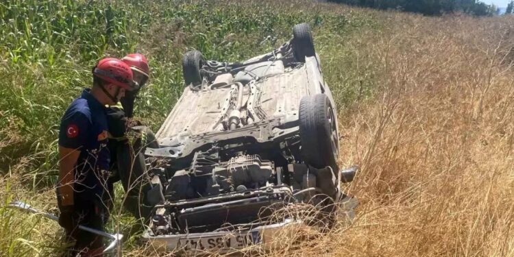 Minik avtomobili yol kənarına aşdı: Sürücü yaralandı