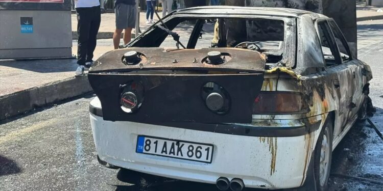 Hərəkətdə olan avtomobil yandı