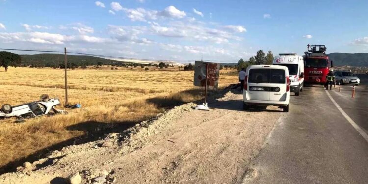 Avtomobil tarlaya aşdı: 2 yaralı