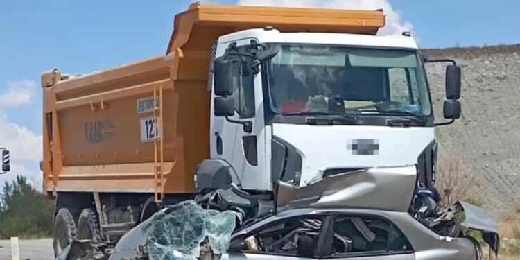 Minik avtomobili və yük maşını toqquşdu: 1 ölü