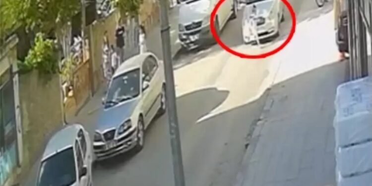 Minik avtomobili azyaşlını vurdu