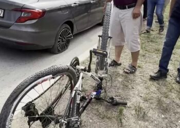 Minik avtomobili və velosiped toqquşdu