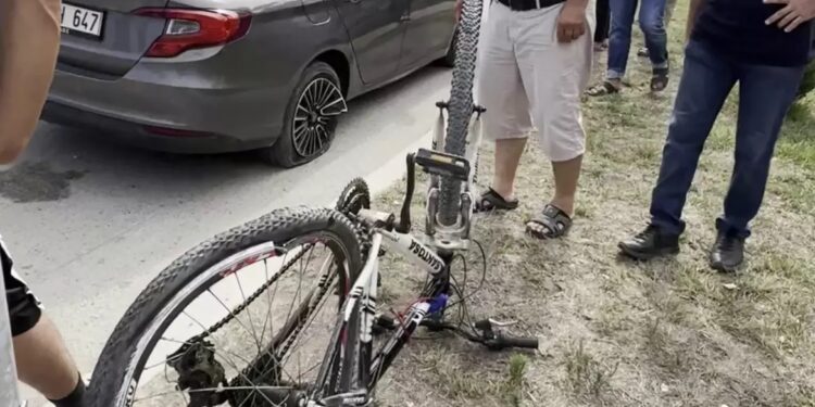 Minik avtomobili və velosiped toqquşdu