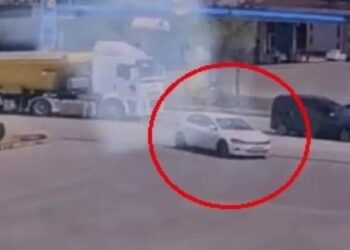 Minik avtomobili TIR-a çırpıldı: 1 yaralı