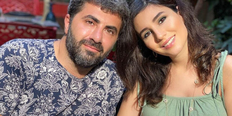 Zaurla Günayın hovuzda romantik ANLARI - VİDEO