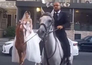Bakıda maraqlı toy: Bəy və gəlin at belində şadlıq sarayına getdi – VİDEO