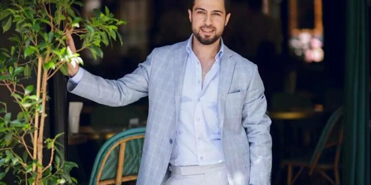 Namiq Qaraçuxurlunun BAHALI bağ evi - VİDEO