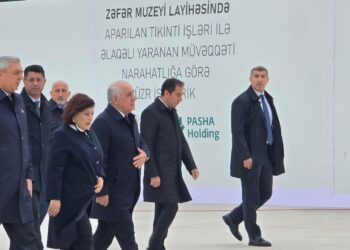 Dövlət və hökumət rəsmiləri Zəfər parkını ziyarət edirlər – FOTOLAR