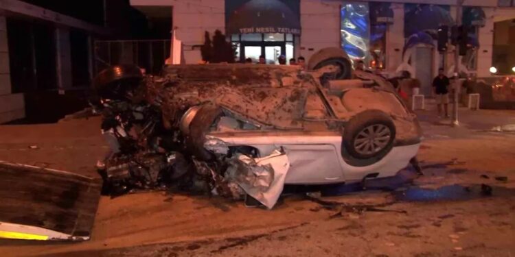 Minik avtomobili və avtobus toqquşdu: 2 yaralı