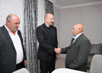 İlham Əliyev Qırmızı Bazar qəsəbəsində olub – FOTOLAR