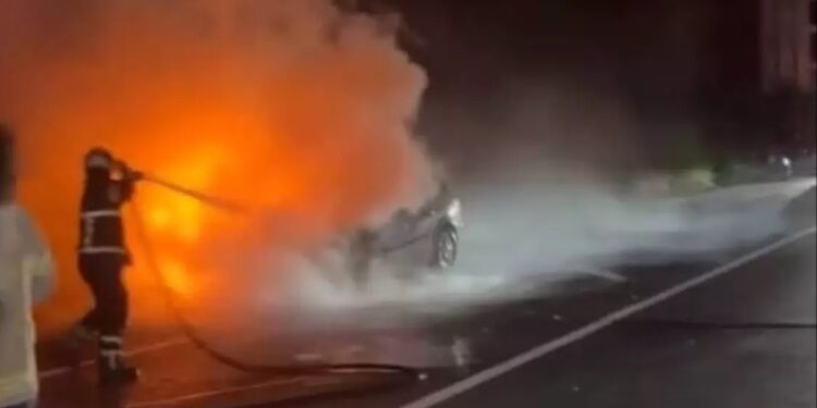 Hərəkətdə olan avtomobil yandı
