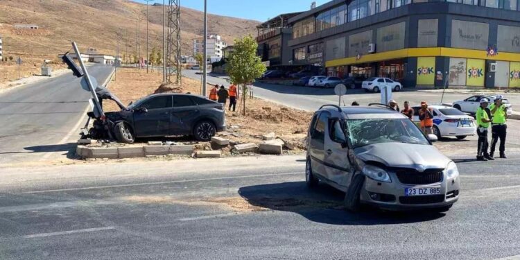 İki avtomobil toqquşdu: 5 yaralı