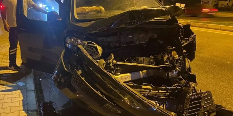 Minik avtomobili və mikroavtobus toqquşdu: 5 yaralı