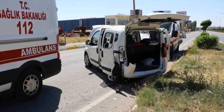 İki avtomobil toqquşdu: 6 yaralı