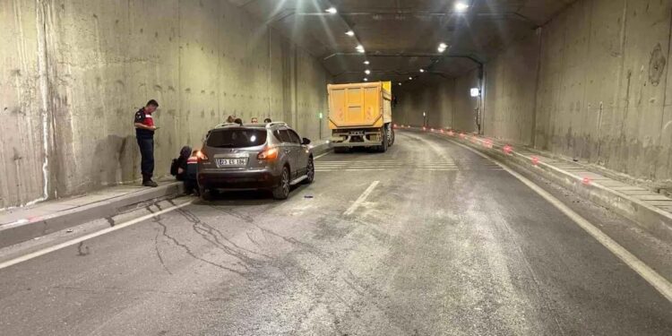 Minik avtomobili və yük maşını toqquşdu: 2 yaralı