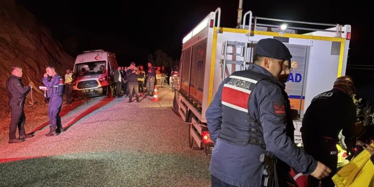 Avtomobil uçurumdan aşdı: 4 ölü