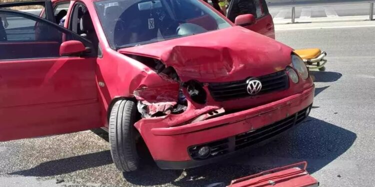 Avtomobil baryerlərə çırpıldı: 1 yaralı