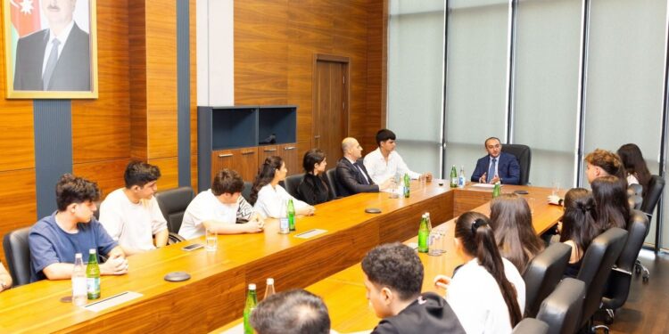 “YAŞAT” Fondu tələbə adını qazanan şəhid övladlarına tələbə mükafatı təqdim etdi-FOTOLAR