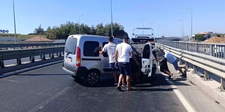 Minik avtomobili barylerə çırpıldı