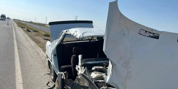 Minik avtomobili və TIR toqquşdu: 2 yaralı